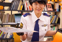NHDTB-44403 図書館で声も出せず糸引くほど愛液が溢れ出す敏感娘23 ハロウィン女○○生 サンプル画像1