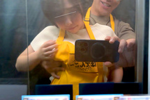 NHDTC-269 雑にハメられ感じて中出しも許してしまうカードショップの巨乳バイトちゃん これは同僚が不注意でキズつけてしまった高額カードを買い取ってあげた代わりに僕の性処理をさせ続けた時の動画です。 サンプル画像6