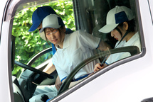 NHDTC-273 引っ越し屋バイトに来た気弱巨乳女を乳首×乳首の密着擦りでレズイキさせる変態女 サンプル画像5